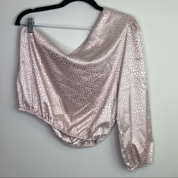 Satin off the shoulder blouse - Picture 4 of 7